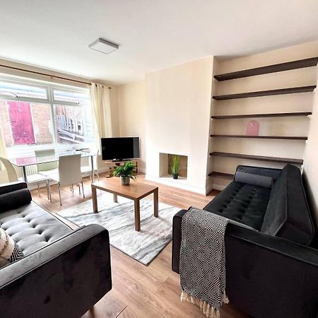Central 4 Bedroom House With Driveway นิวคาสเซิล อะพอน ไทน์ ภายนอก รูปภาพ